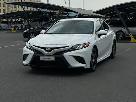 Toyota Camry 2019 года за 14 000 000 тг. в Атакент