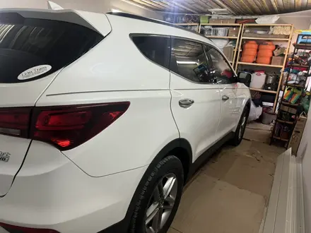 Hyundai Santa Fe 2017 года за 6 800 000 тг. в Актобе – фото 4