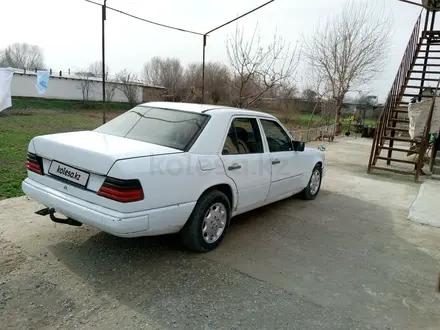 Mercedes-Benz E 260 1988 года за 1 150 000 тг. в Жетысай – фото 2