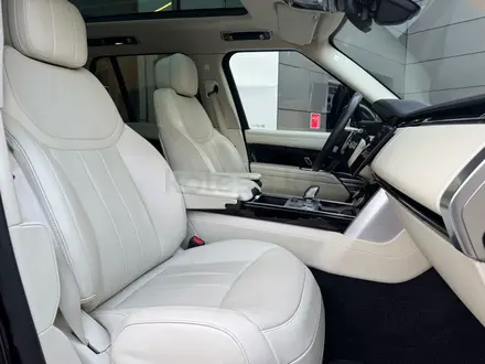 Land Rover Range Rover 2022 года за 64 900 000 тг. в Алматы – фото 18