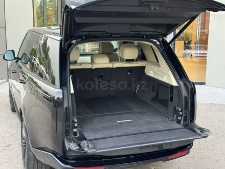 Land Rover Range Rover 2022 года за 64 900 000 тг. в Алматы – фото 10