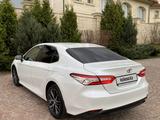 Toyota Camry 2021 года за 17 500 000 тг. в Алматы – фото 4