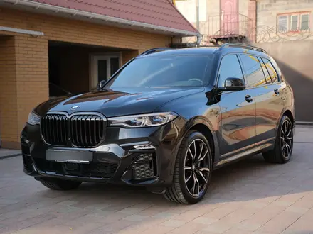 BMW X7 2021 года за 40 300 000 тг. в Астана