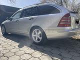Mercedes-Benz C 240 2003 года за 3 950 000 тг. в Караганда – фото 3