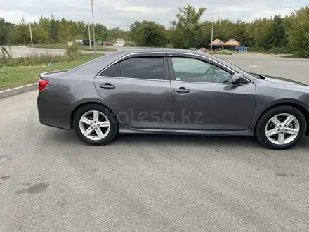 Toyota Camry 2014 года за 9 300 000 тг. в Усть-Каменогорск – фото 2