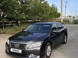 Toyota Camry 2013 года за 8 000 000 тг. в Атырау – фото 2