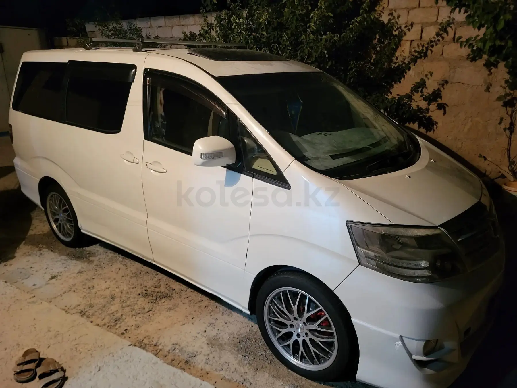 Toyota Alphard, 2004