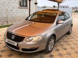 Volkswagen Passat 2006 года за 3 000 000 тг. в Атырау – фото 3