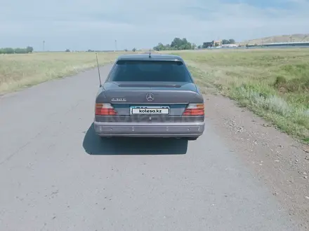 Mercedes-Benz E 230 1991 года за 1 800 000 тг. в Караганда – фото 4