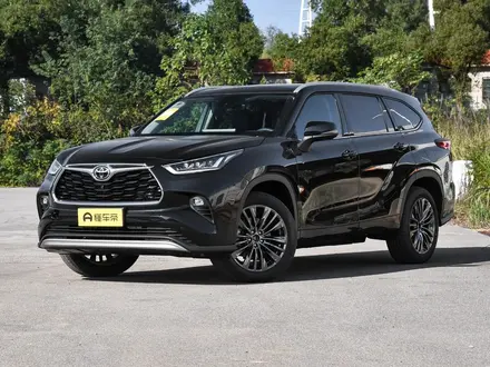 Toyota Highlander Luxe 2026 года за 24 700 000 тг. в Семей