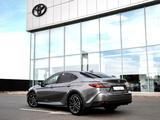 Toyota Camry Luxe 2025 года за 25 190 000 тг. в Шымкент – фото 2