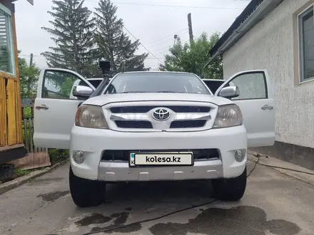 Toyota Hilux 2006 года за 5 200 000 тг. в Алматы – фото 2