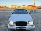 Mercedes-Benz E 200 1993 годаүшін1 400 000 тг. в Жезказган – фото 2
