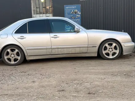 Mercedes-Benz E 320 2001 года за 5 000 000 тг. в Астана