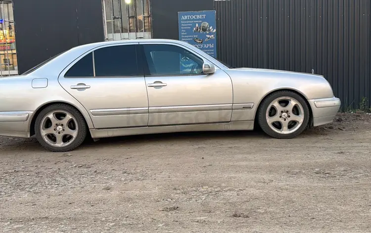 Mercedes-Benz E 320 2001 года за 5 000 000 тг. в Астана
