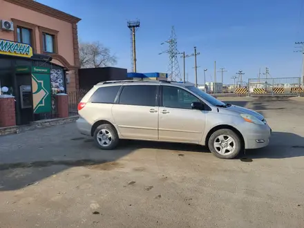 Toyota Sienna 2006 года за 7 000 000 тг. в Актобе – фото 2