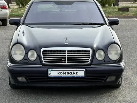 Mercedes-Benz E 280 1997 года за 2 600 000 тг. в Тараз – фото 2