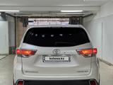 Toyota Highlander 2015 года за 14 000 000 тг. в Актобе – фото 5