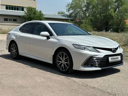 Toyota Camry 2021 года за 17 000 000 тг. в Алматы