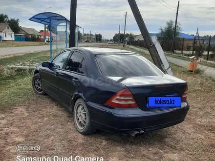 Mercedes-Benz C 200 2002 года за 1 500 000 тг. в Уральск – фото 5