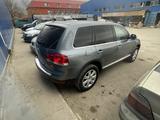 Volkswagen Touareg 2005 года за 7 000 000 тг. в Актобе – фото 2