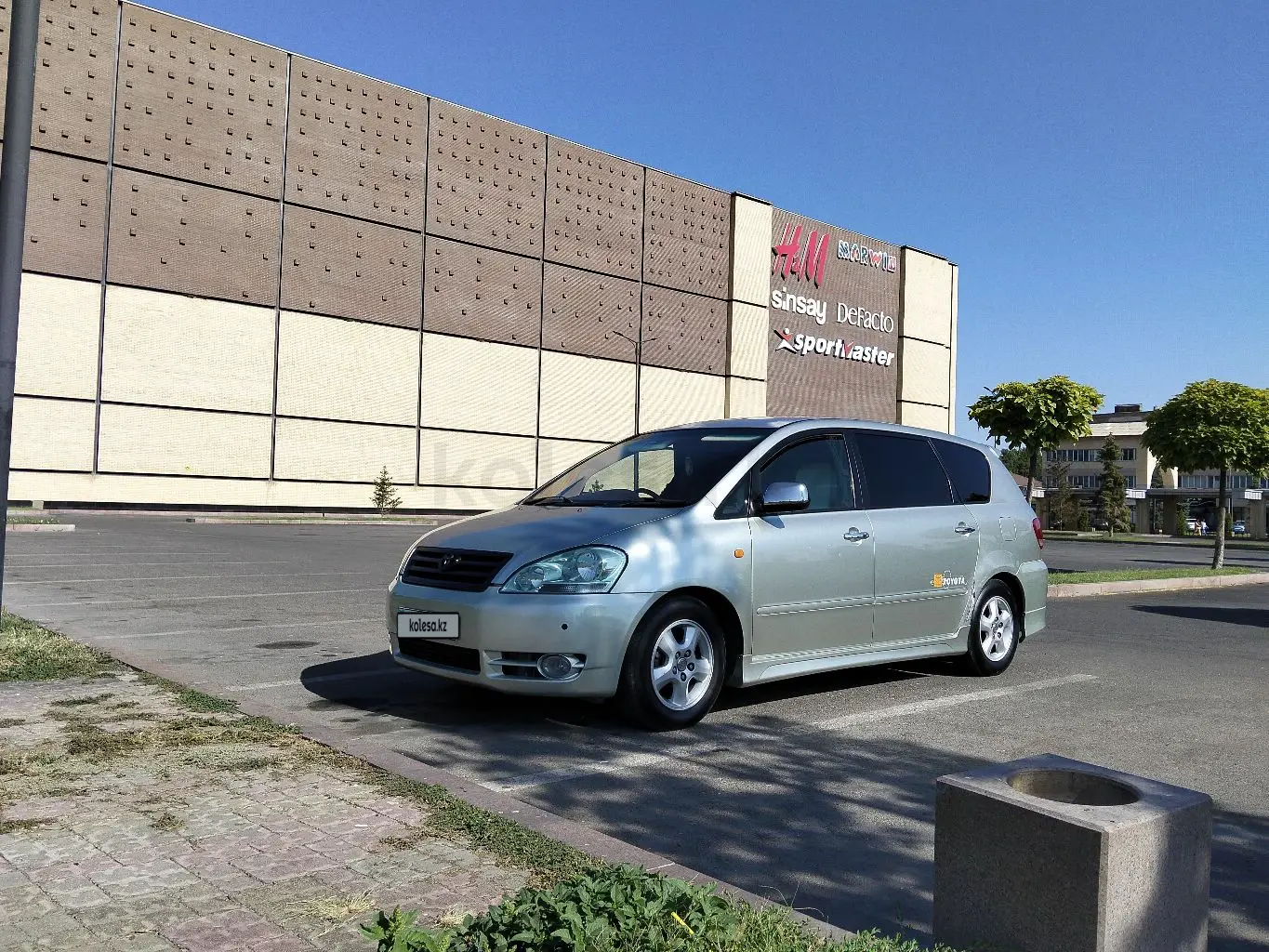 Toyota Ipsum, 2001