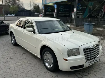 Chrysler 300C 2005 года за 5 000 000 тг. в Алматы – фото 2