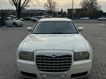 Chrysler 300C 2005 года за 5 000 000 тг. в Алматы – фото 4