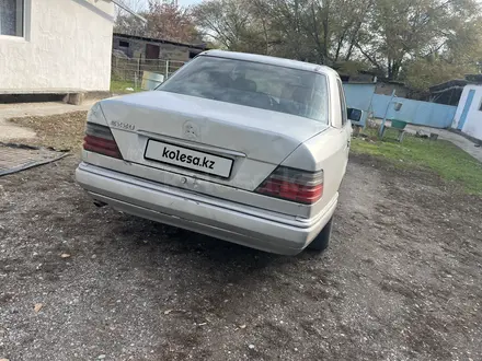 Mercedes-Benz E 200 1993 года за 1 800 000 тг. в Алматы – фото 15