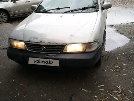 Nissan Sunny 1997 года за 1 200 000 тг. в Семей – фото 4