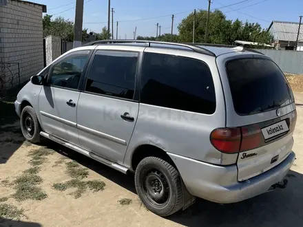 Volkswagen Sharan 1997 года за 1 800 000 тг. в Актобе – фото 4