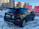 Hyundai Santa Fe 2017 года за 10 500 000 тг. в Астана – фото 3