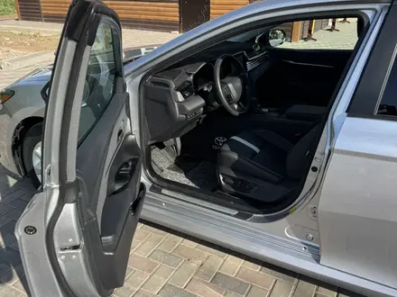 Toyota Camry 2024 года за 20 500 000 тг. в Уральск – фото 8