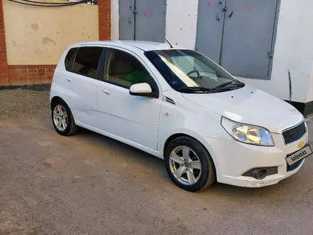 Chevrolet Aveo 2012 года за 3 500 000 тг. в Атырау – фото 2