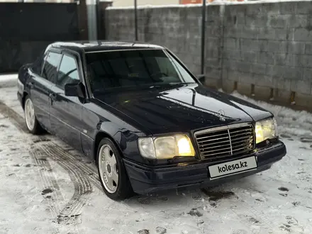 Mercedes-Benz E 320 1993 года за 2 500 000 тг. в Уральск – фото 4