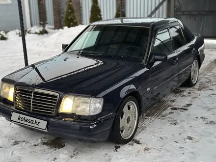 Mercedes-Benz E 320 1993 года за 2 500 000 тг. в Уральск – фото 3