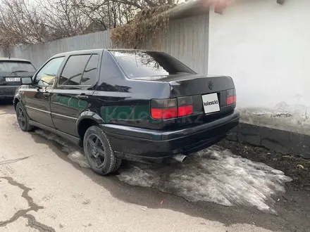 Volkswagen Vento 1992 года за 1 800 000 тг. в Алматы – фото 2