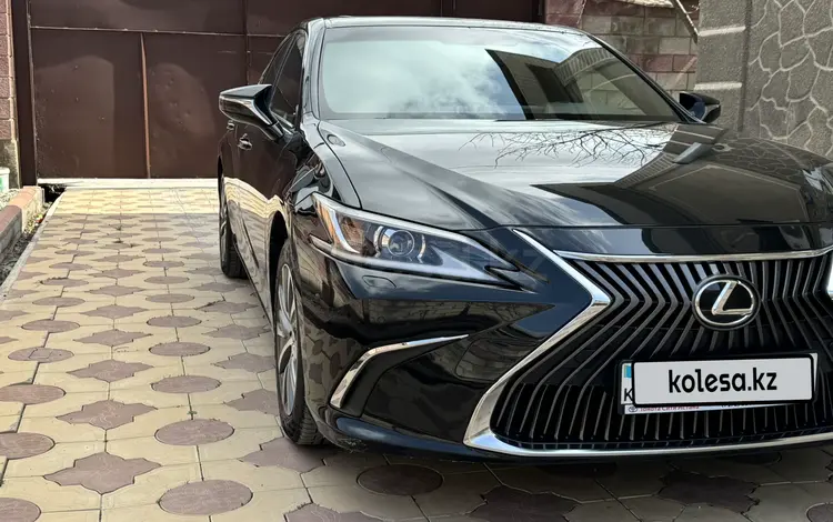 Lexus ES 250 2019 года за 22 500 000 тг. в Шымкент