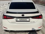 Lexus ES 350 2018 года за 22 000 000 тг. в Алматы – фото 4