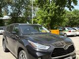 Toyota Highlander 2023 годаfor19 000 000 тг. в Алматы