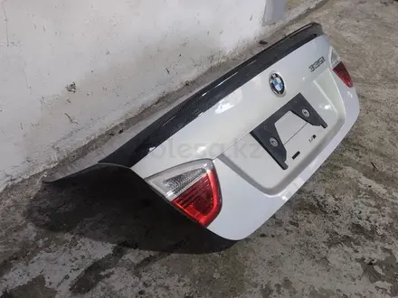 Крышка багажника bmw e90 за 40 000 тг. в Караганда – фото 2