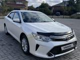 Toyota Camry 2017 года за 10 500 000 тг. в Семей – фото 3