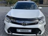 Toyota Camry 2017 года за 10 500 000 тг. в Семей