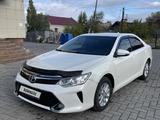 Toyota Camry 2017 года за 10 500 000 тг. в Семей – фото 2