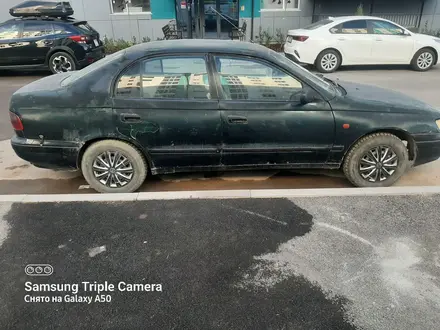 Toyota Carina E 1995 года за 950 000 тг. в Алматы – фото 2