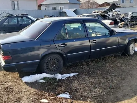 Mercedes-Benz E 230 1990 года за 750 000 тг. в Алматы
