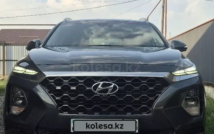 Hyundai Santa Fe 2018 годаfor14 500 000 тг. в Алматы