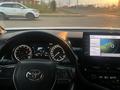 Toyota Camry 2021 года за 14 800 000 тг. в Уральск – фото 3