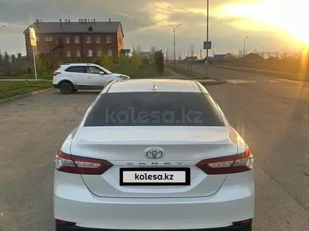 Toyota Camry 2021 года за 14 800 000 тг. в Уральск – фото 4