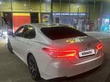 Toyota Camry 2021 года за 14 800 000 тг. в Уральск – фото 5